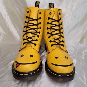 Dr. Martens Hincky smiley face yellow leather boots